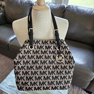 NWT-  Michael Kors, LARGE SIGNATURE TOTE, New!